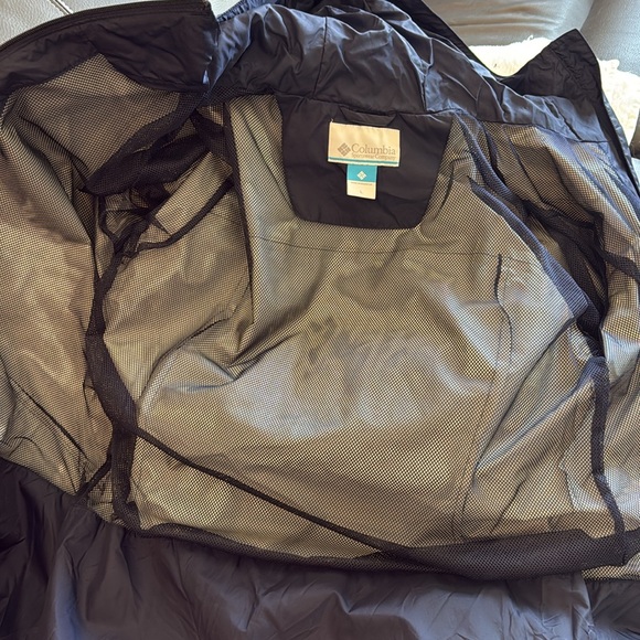 Brand new never worn Columbia navy light weight raincoat. Size large. - Picture 8 of 9